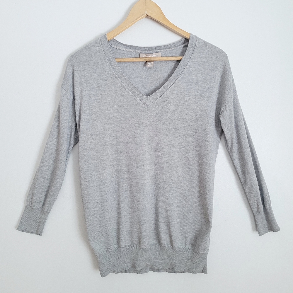 Banana Republic | Silk Blend V Neck Knit Grey Lightweight Sweater - S